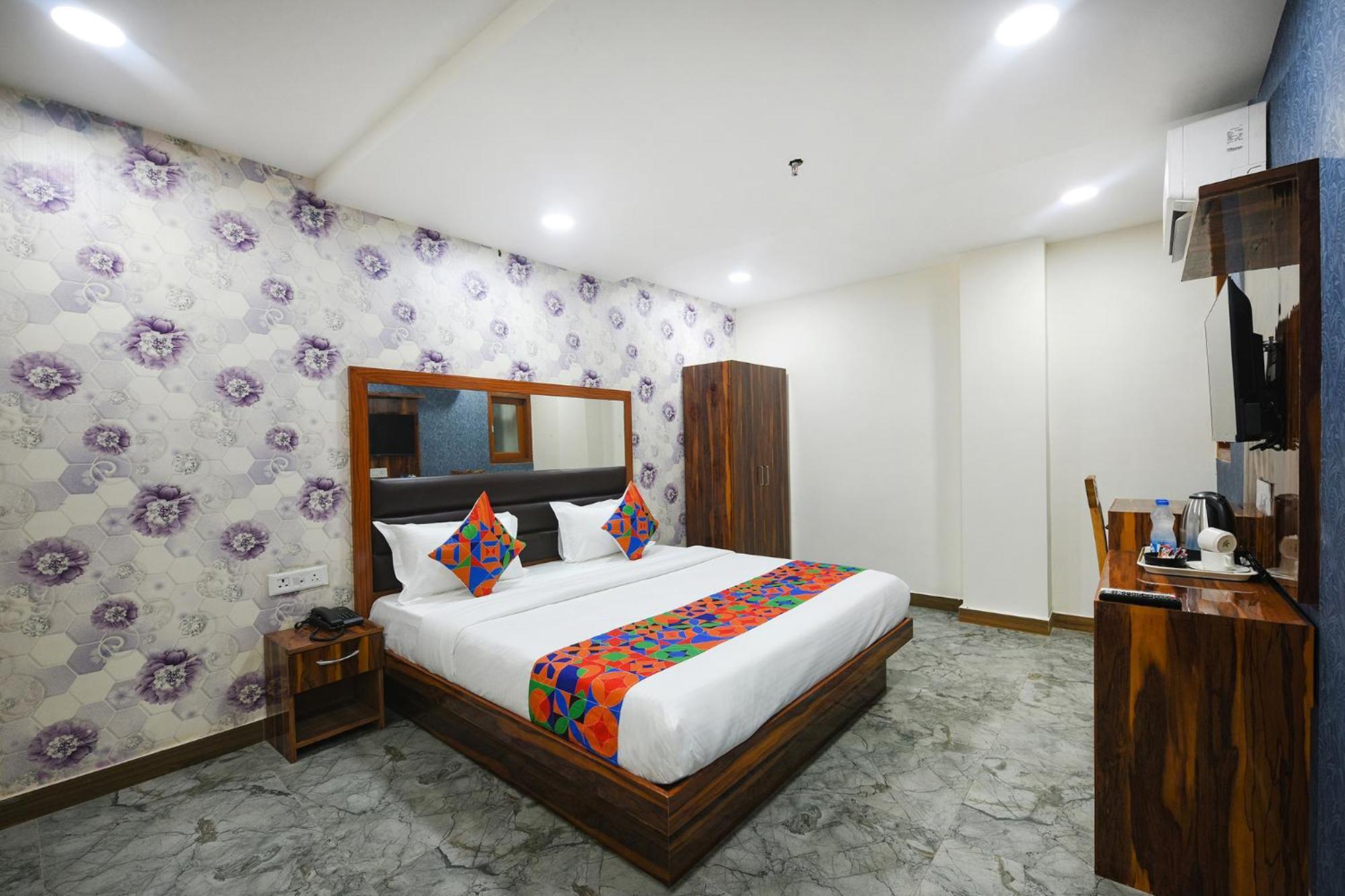 Fabhotel Mona Continental - Nr Laxmi Nagar It Hub